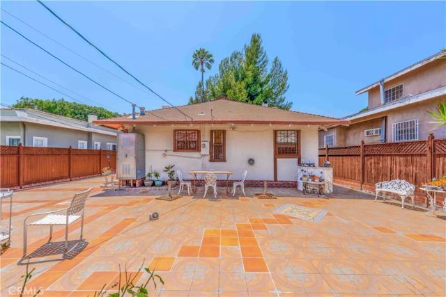128 N St Andrews Place, Los Angeles, CA 90004