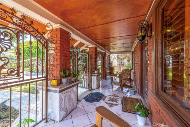 128 N St Andrews Place, Los Angeles, CA 90004