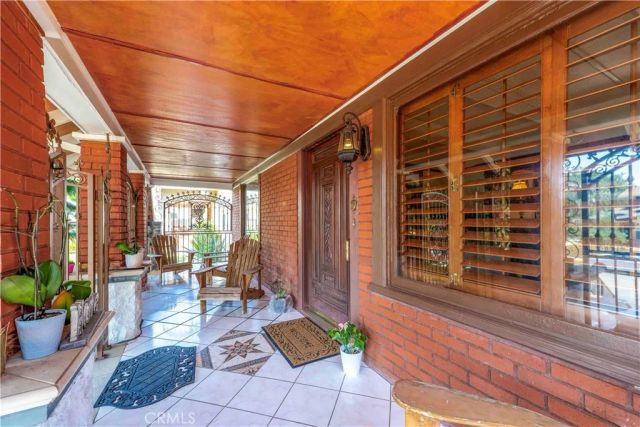 128 N St Andrews Place, Los Angeles, CA 90004