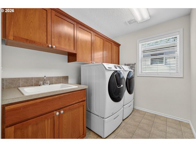 15977 Sw WINDROW Ln, Sherwood, OR 97140