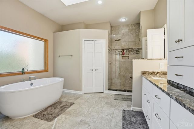 3667 Carpenters Green Lane, Blue Ash, OH 45241