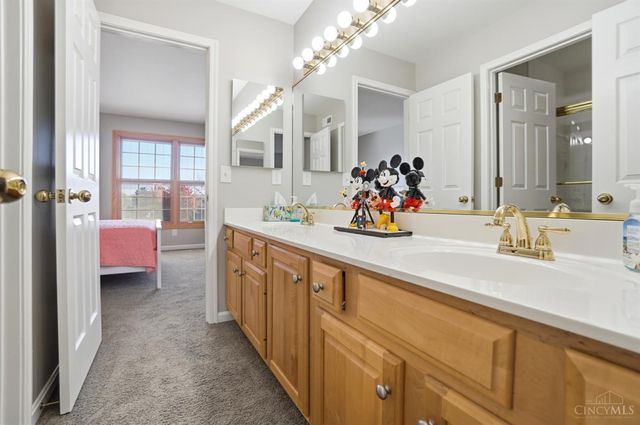 3667 Carpenters Green Lane, Blue Ash, OH 45241