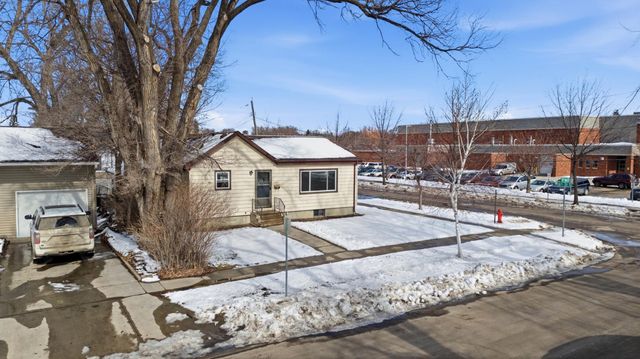 1621 12th Avenue S, Fargo, ND 58103