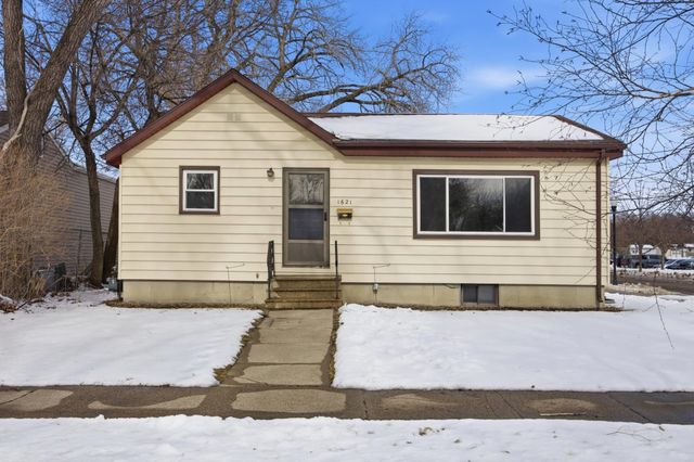 1621 12th Avenue S, Fargo, ND 58103