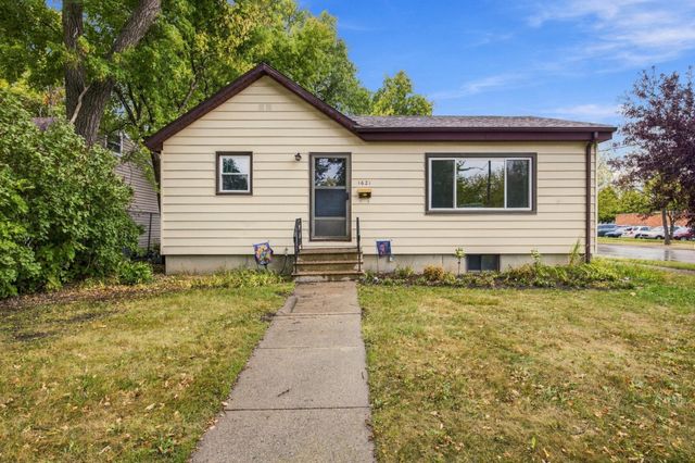 1621 12th Avenue S, Fargo, ND 58103