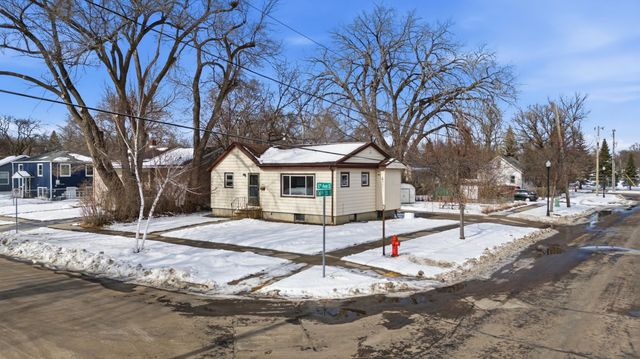 1621 12th Avenue S, Fargo, ND 58103