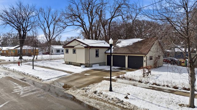1621 12th Avenue S, Fargo, ND 58103