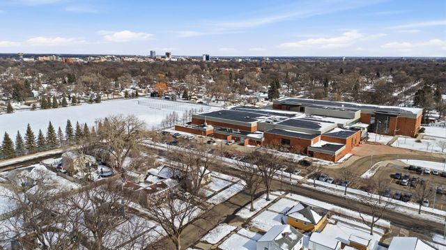 1621 12th Avenue S, Fargo, ND 58103
