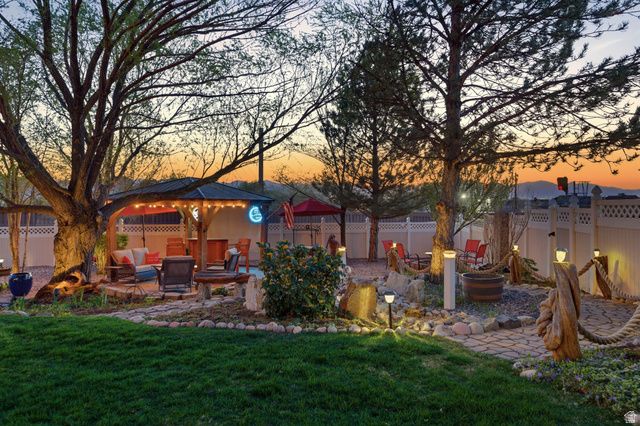 10218 S SANDY WILLOWS CV, Sandy, UT 84070