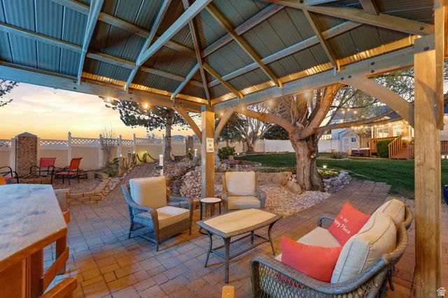 10218 S SANDY WILLOWS CV, Sandy, UT 84070