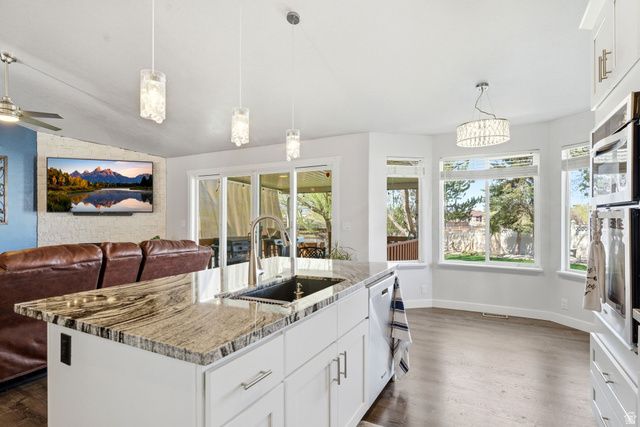 10218 S SANDY WILLOWS CV, Sandy, UT 84070