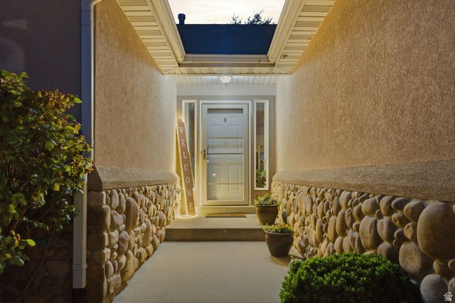 10218 S SANDY WILLOWS CV, Sandy, UT 84070