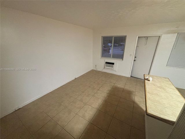 610 NE 12th Ave 3, Fort Lauderdale, FL 33304