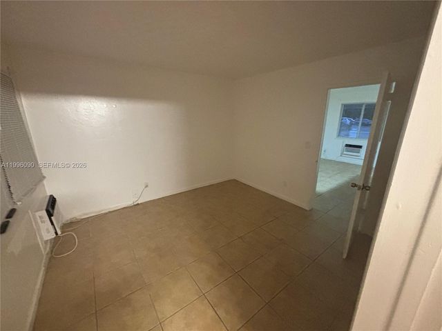 610 NE 12th Ave 3, Fort Lauderdale, FL 33304