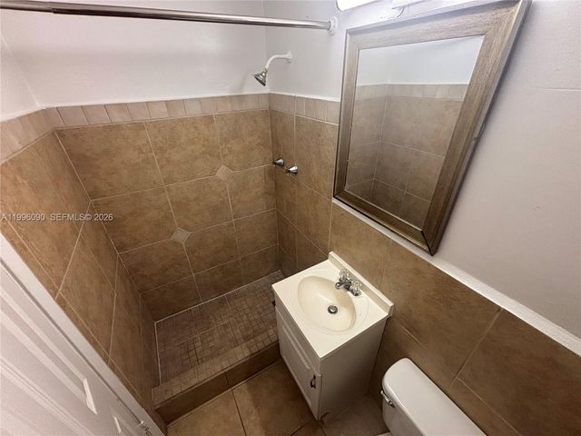 610 NE 12th Ave 3, Fort Lauderdale, FL 33304