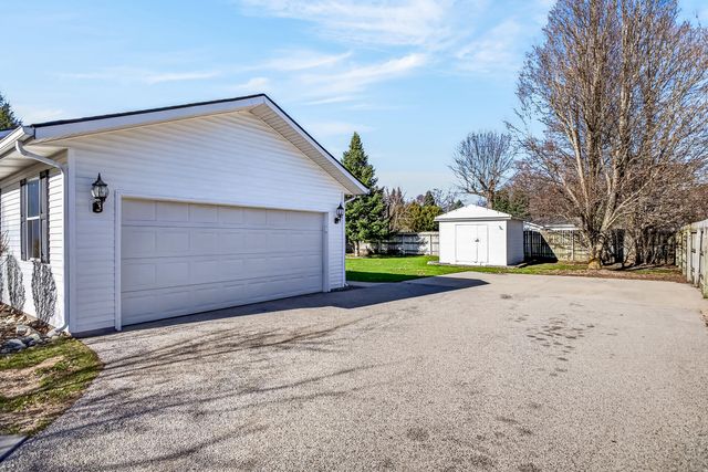 7947 S Marlene Drive, Rothbury, MI 49452