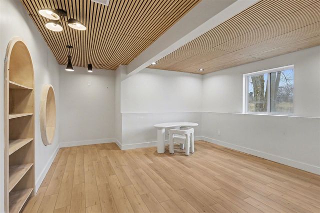 8850 Island Lake Road, Dexter, MI 48130