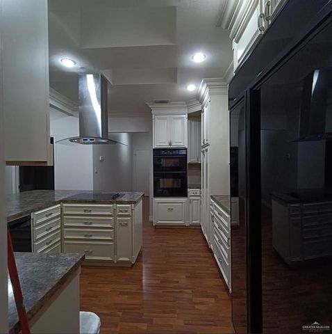 805 Parkview Circle, Harlingen, TX 78550