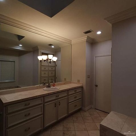 805 Parkview Circle, Harlingen, TX 78550