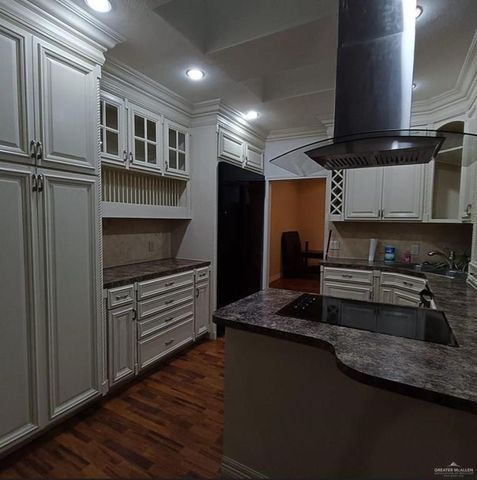 805 Parkview Circle, Harlingen, TX 78550