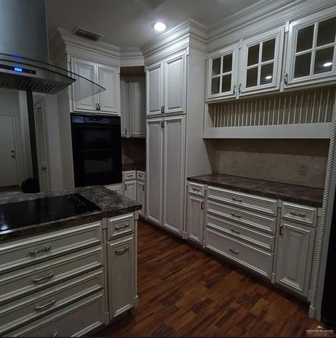 805 Parkview Circle, Harlingen, TX 78550