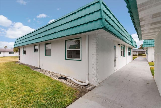 205 KINGS BOULEVARD 52, Sun City Center, FL 33573