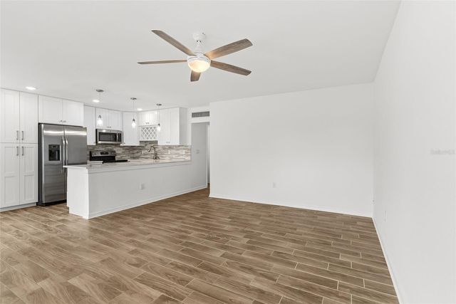 205 KINGS BOULEVARD 52, Sun City Center, FL 33573