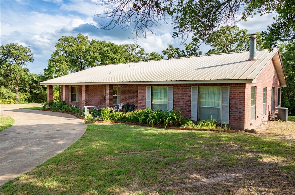 1213 Lakeland Loop, Hilltop Lakes, TX 77871 — exterior