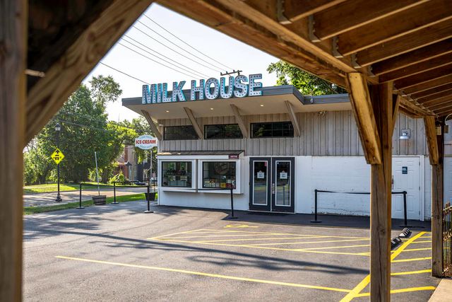 877 Briar Glen Court, Hampshire, IL 60140