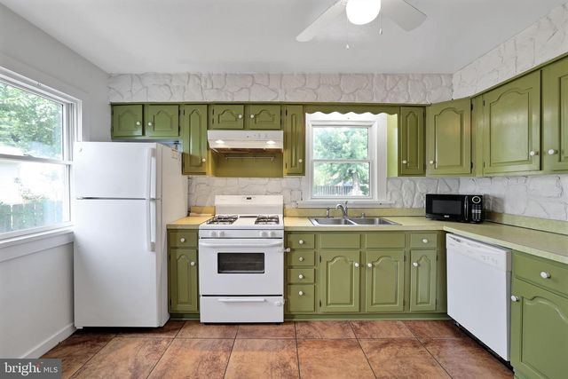 8702 50TH PL, College Park, MD 20740