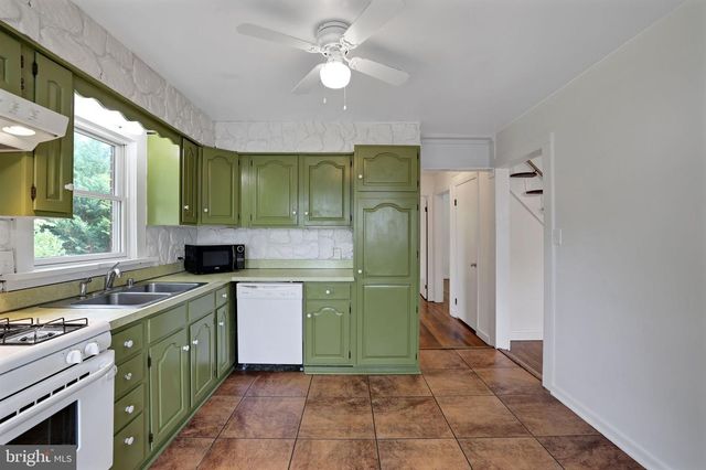 8702 50TH PL, College Park, MD 20740