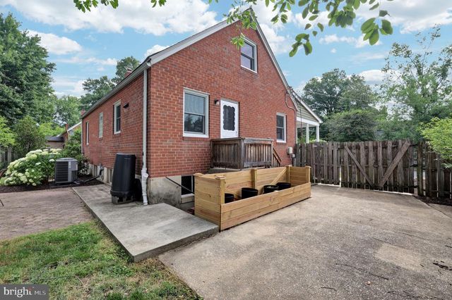 8702 50TH PL, College Park, MD 20740