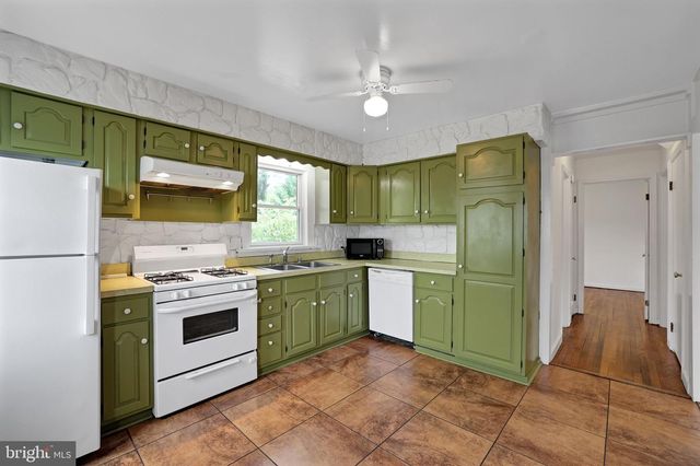 8702 50TH PL, College Park, MD 20740
