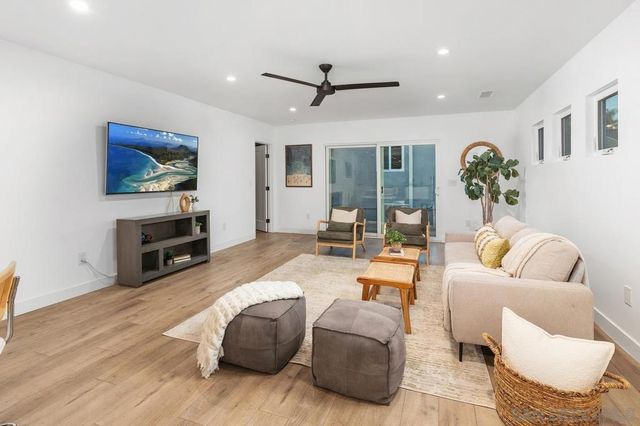 2152 Emerald St, San Diego, CA 92109