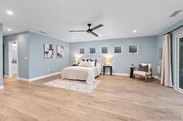 2152 Emerald St, San Diego, CA 92109