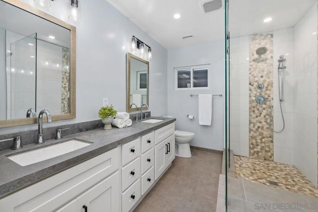 2152 Emerald St, San Diego, CA 92109