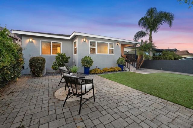 2152 Emerald St, San Diego, CA 92109