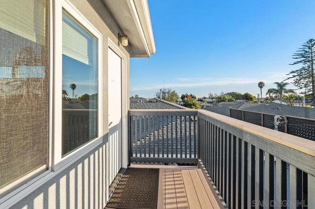 2152 Emerald St, San Diego, CA 92109