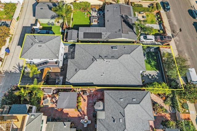 2152 Emerald St, San Diego, CA 92109