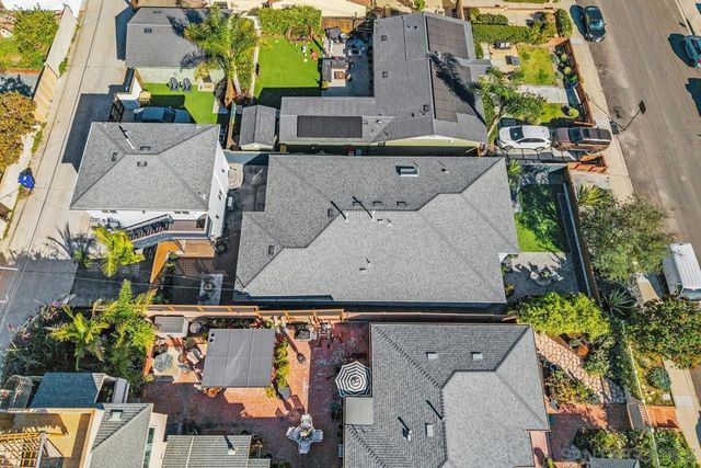 2152 Emerald St, San Diego, CA 92109