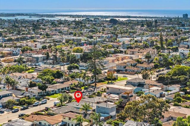 2152 Emerald St, San Diego, CA 92109