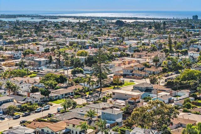 2152 Emerald St, San Diego, CA 92109