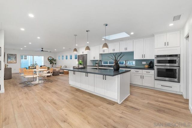 2152 Emerald St, San Diego, CA 92109