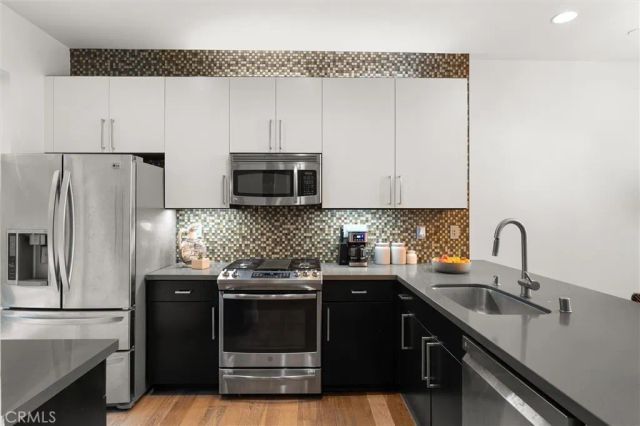 6001 Carlton Way 102, Los Angeles, CA 90028