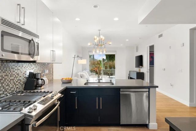 6001 Carlton Way 102, Los Angeles, CA 90028