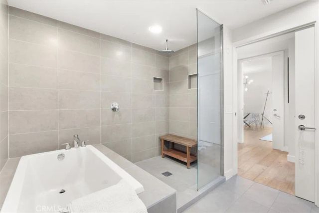 6001 Carlton Way 102, Los Angeles, CA 90028