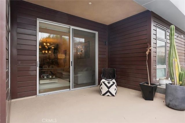 6001 Carlton Way 102, Los Angeles, CA 90028