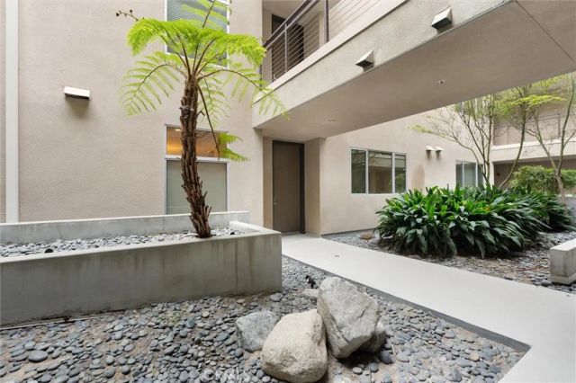 6001 Carlton Way 102, Los Angeles, CA 90028