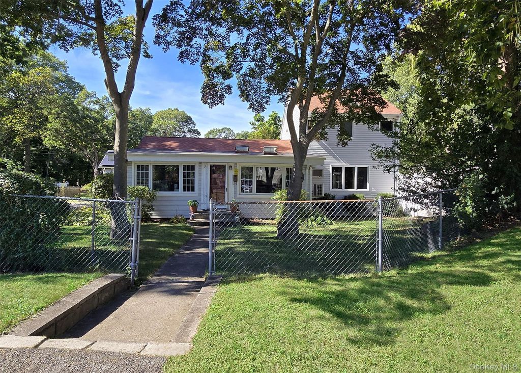 3 Broadway, Ronkonkoma, NY 11779