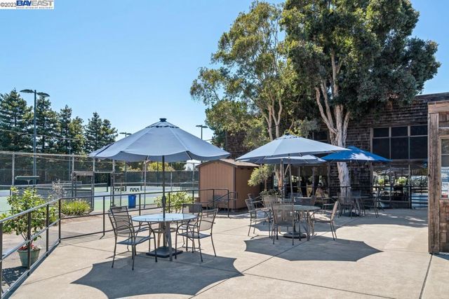 200 Packet Landing Rd, Alameda, CA 94502